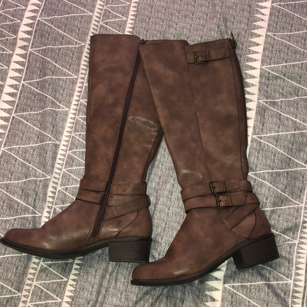 Size 9 brown boots